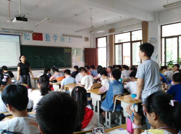 C:\Users\dell\Desktop\国际生态学校\与课程建立联系\2017.4.13综合课图片3.jpg