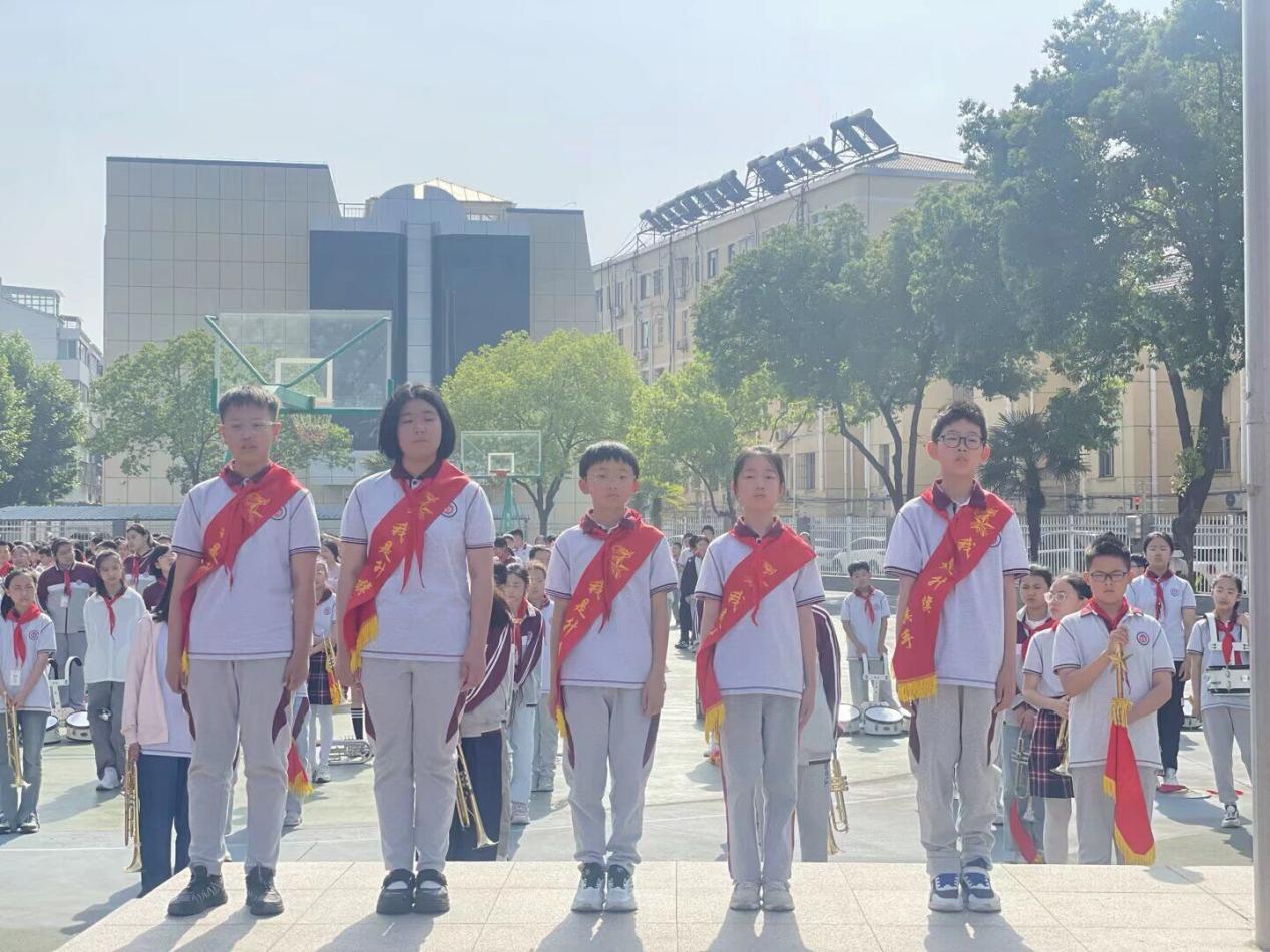 升旗手