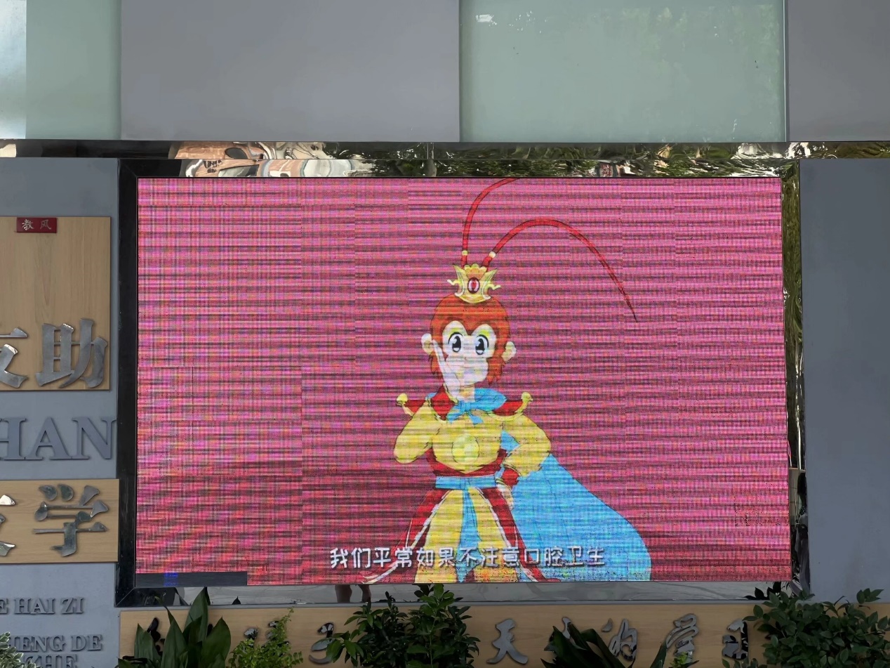 图片包含 建筑, 粉色, 游戏机, 门&#xA;&#xA;描述已自动生成